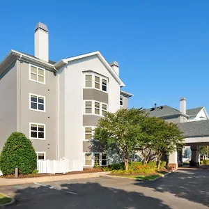 https://hampton-inn-suites-newport-news-arpt-oyster-pt.williamsburghotelsusa.com